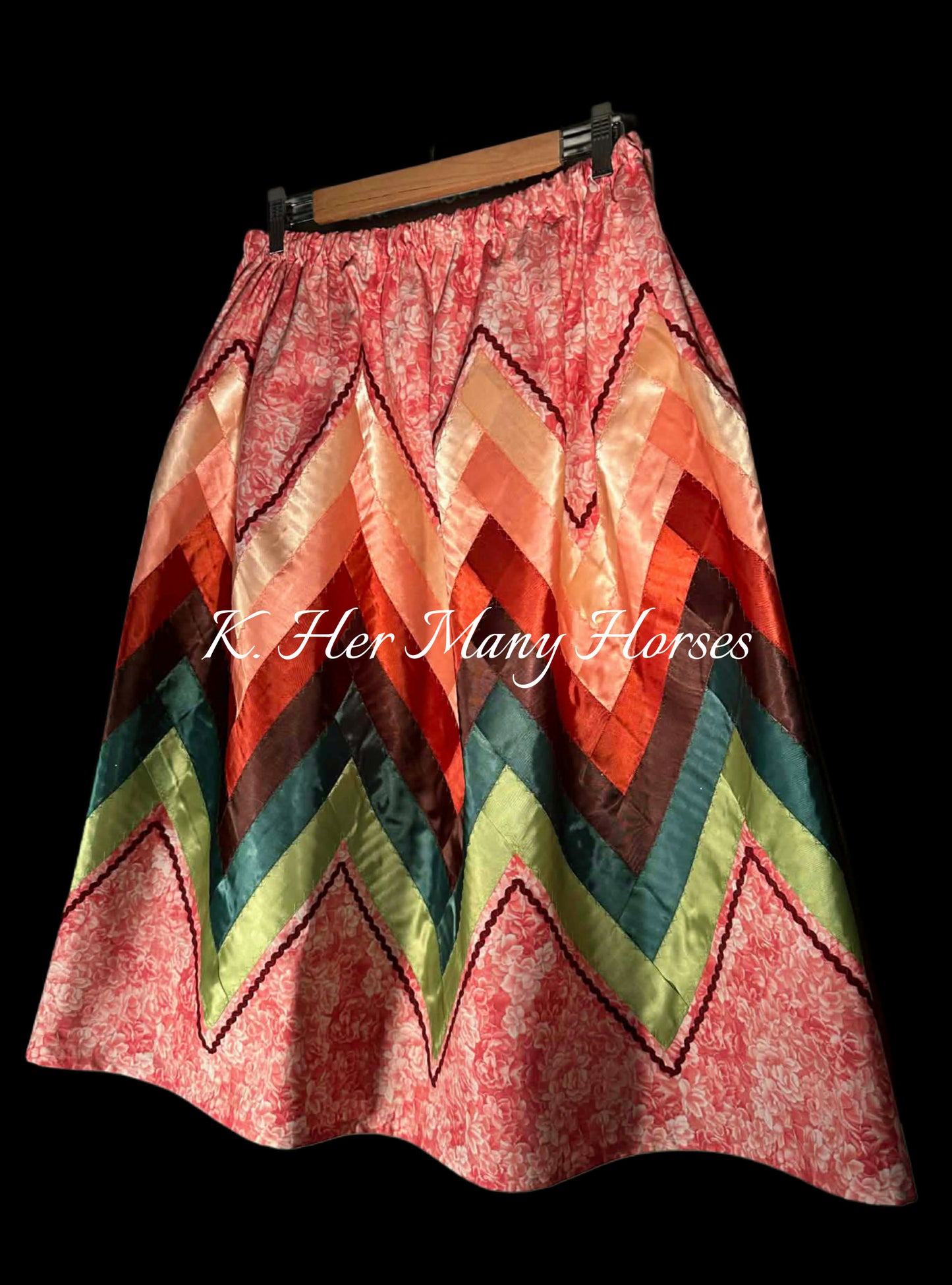 Plus-Size Zig Zag Ribbon Skirt